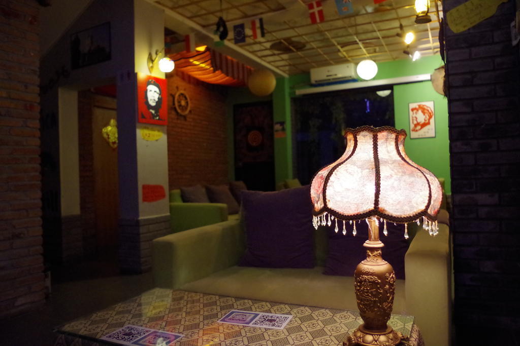 Yangshuo Travellers Land Youth Hostel Exterior foto